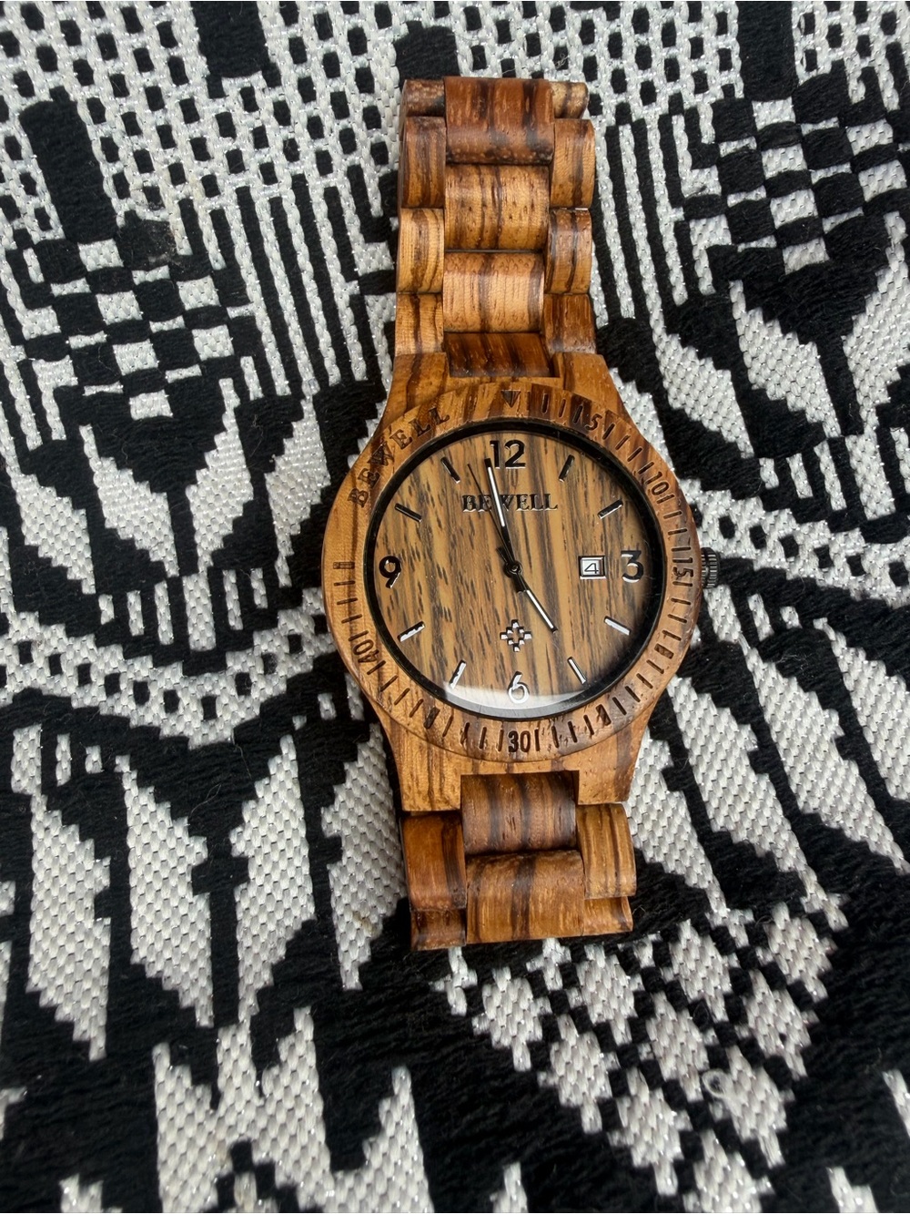 Bewell Men’s Brown Wooden Watch – Classic Natural Finish